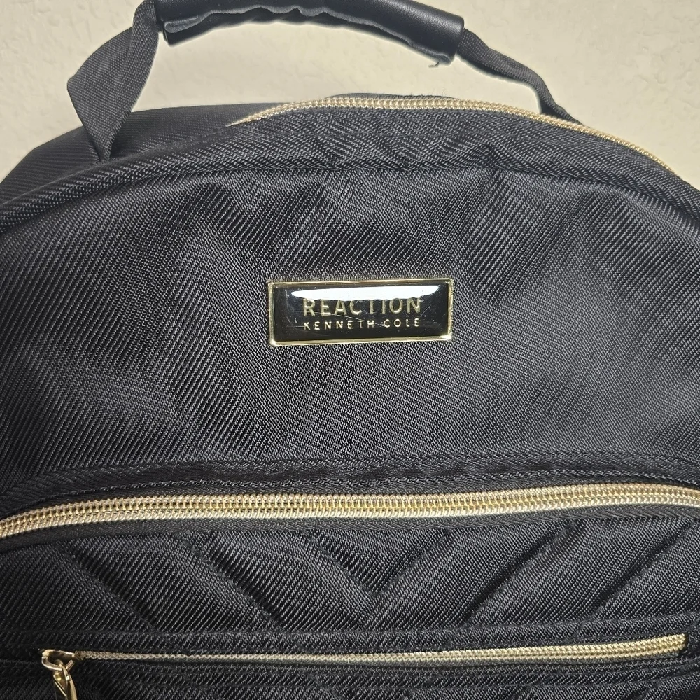 Reaction Kenneth Cole elegant blue